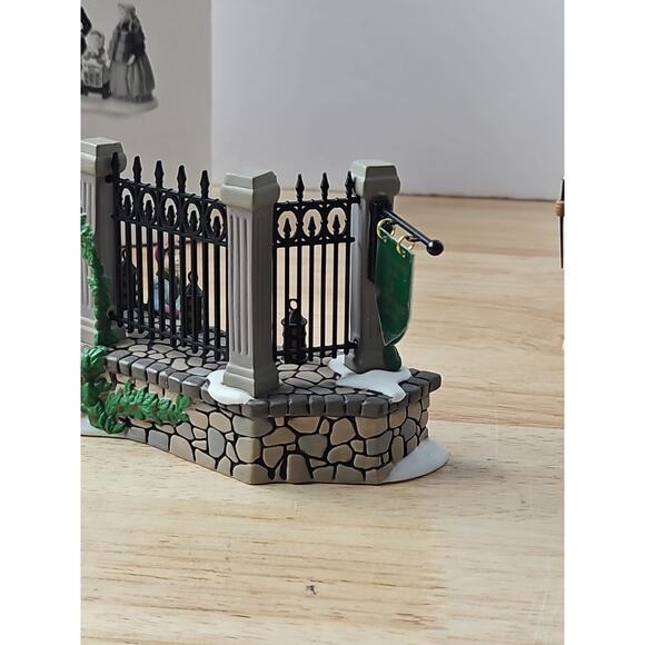 Dept 56 A Christmas Carol Reading by Charles Dickens Set of 4 No. 58403 - Picture 15 of 16